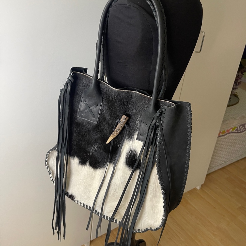 Black and White Abstract Tote with Fringe by Taju handmade in Argentina